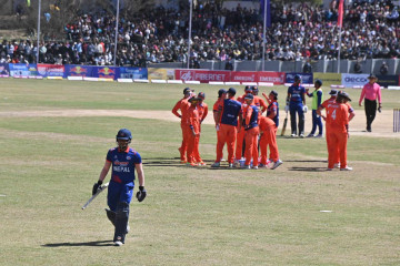त्रिकोणात्मक टी-२० सिरिजको फाइनल: नेपाललाई पाँचौँ झड्का, कुशल मल्ल आउट